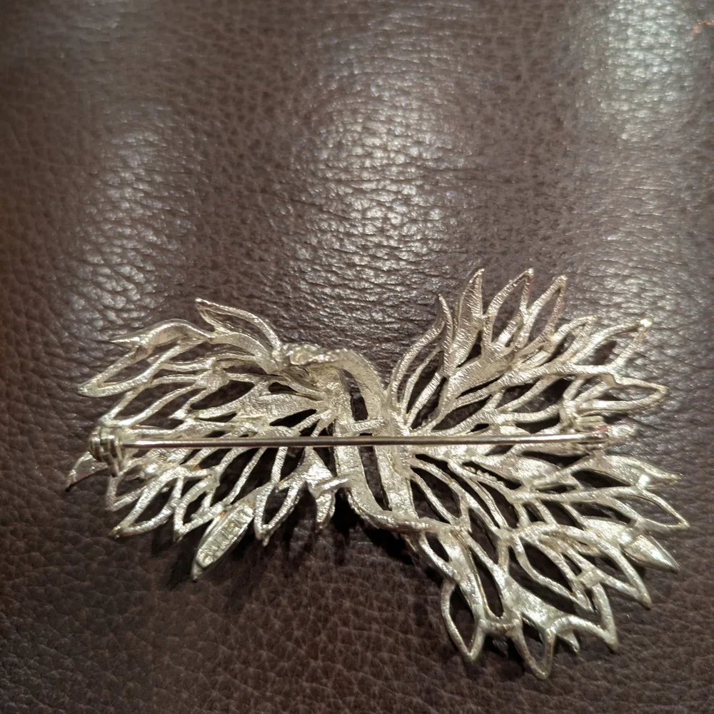 Elegant Silver Tone Leaf Brooch Vintage 1970 s 3